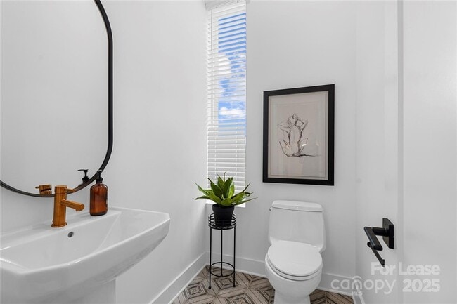 Building Photo - 411 Charles Ave