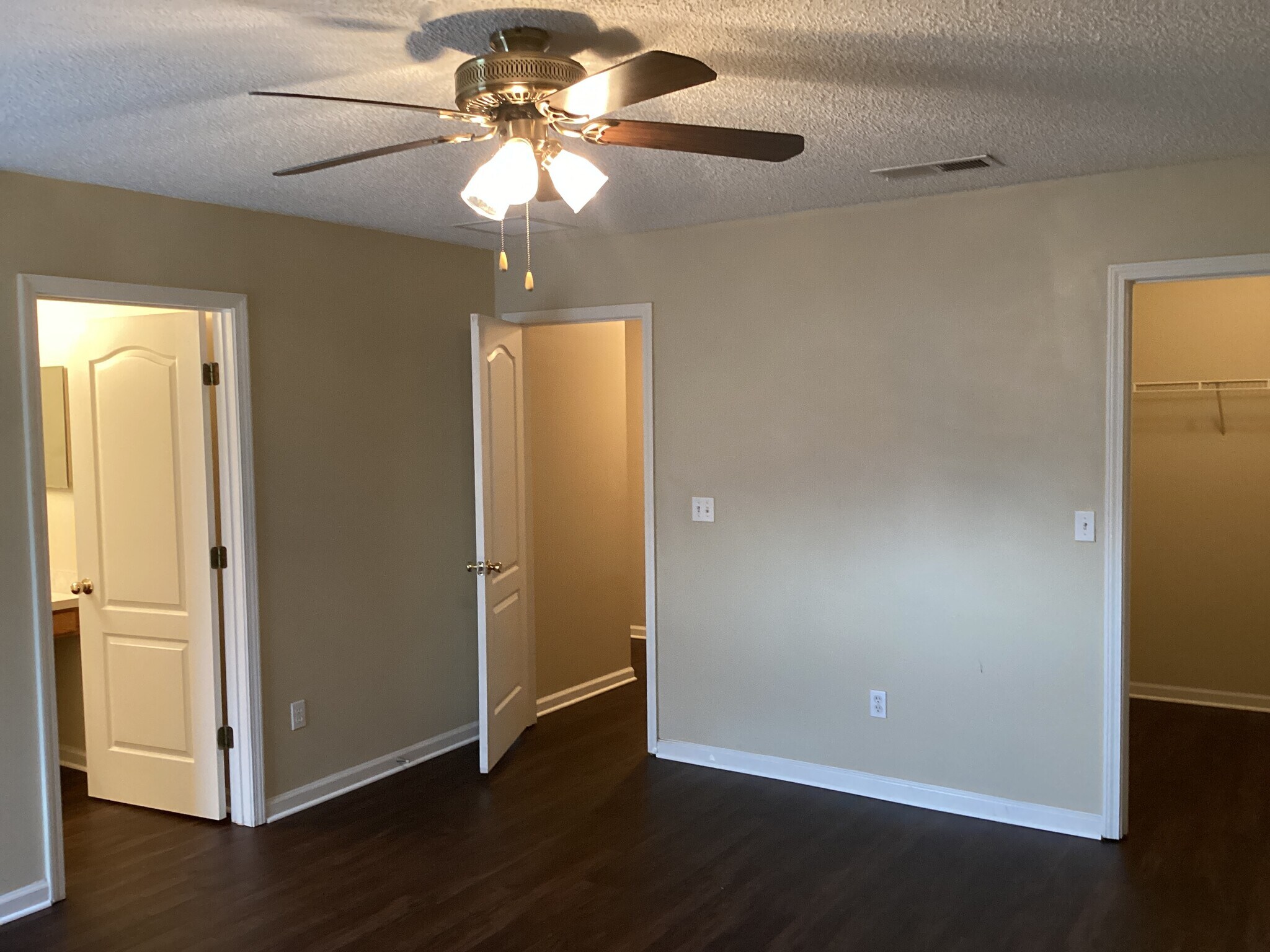 Building Photo - 6410 Blue Leaf Ln