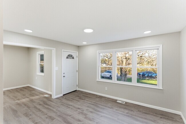 Building Photo - 365 Old Dandridge Pike