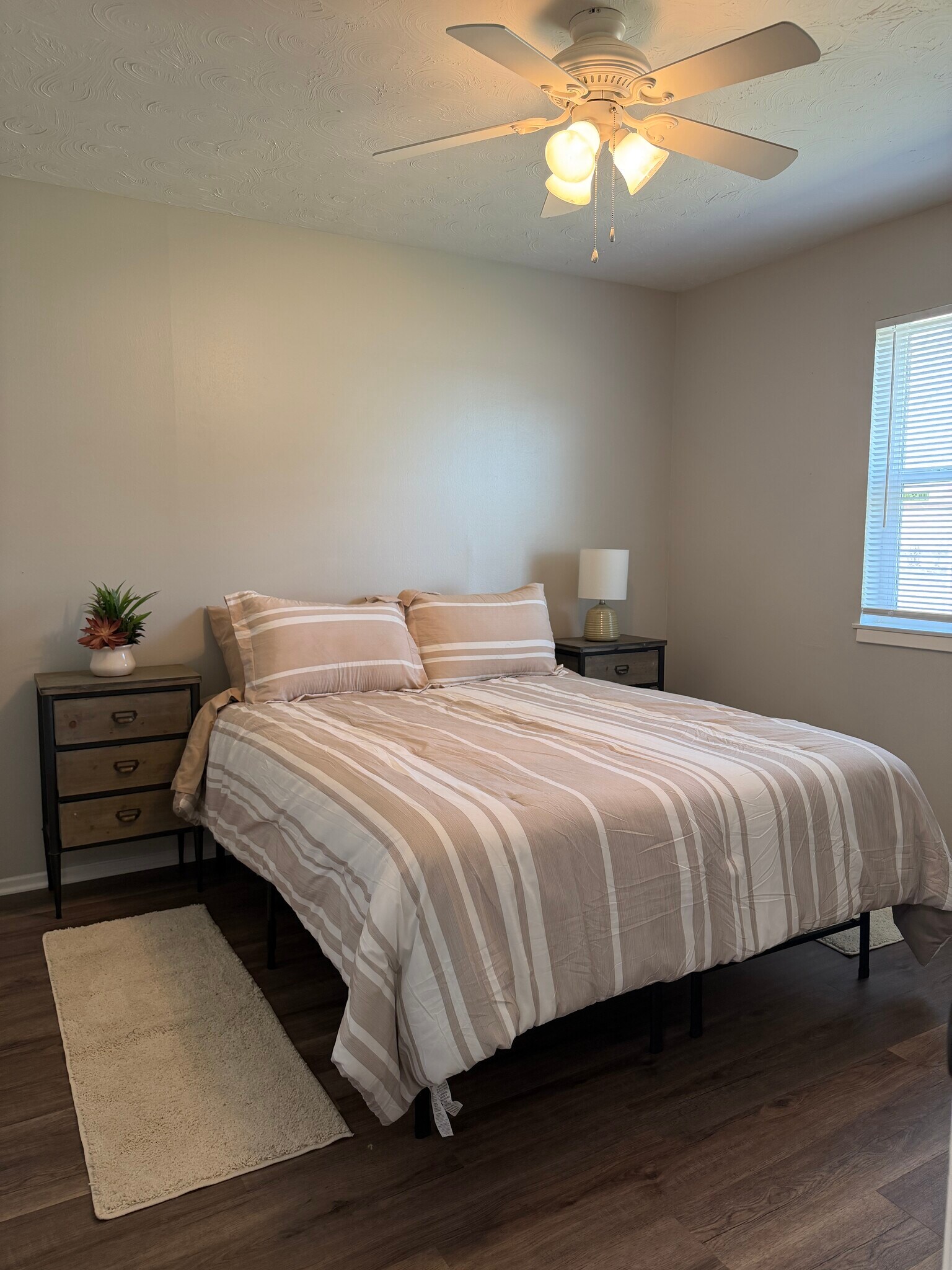 bedroom 1 - 2604 N Austin Ave