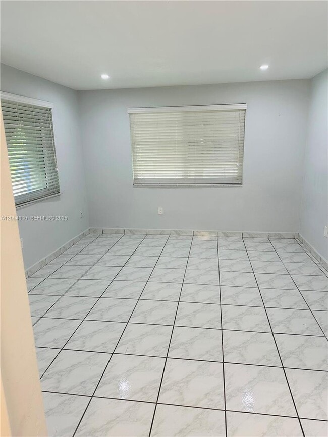 Building Photo - 9354 SW 77th Ave