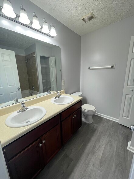 Building Photo - 5226 Malik Dr