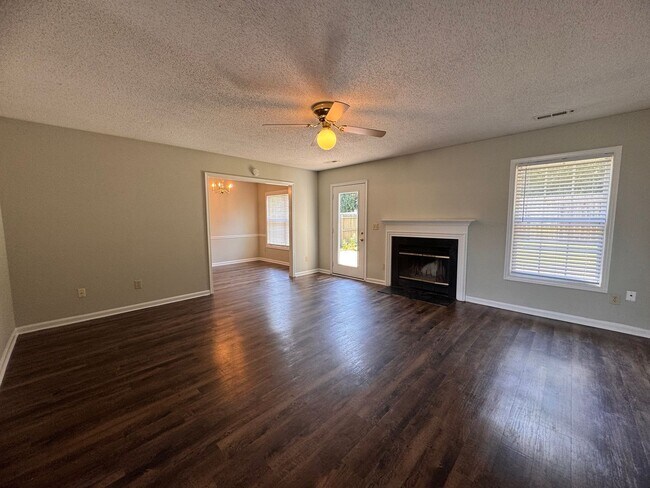 Building Photo - 3BR 2BA One Story Home with Garage