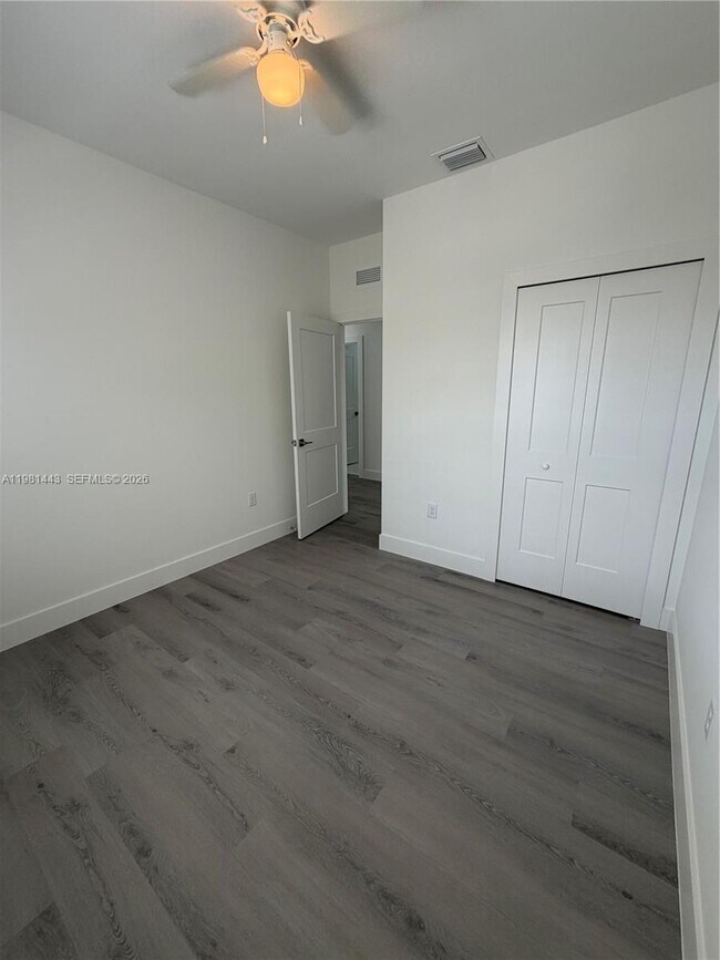 Building Photo - 723 Ivan Ave S