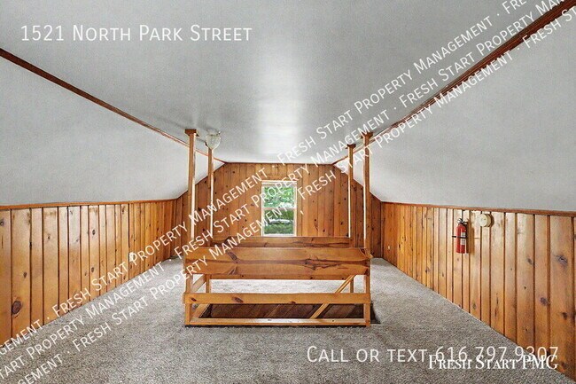 Building Photo - 1521 N Park St