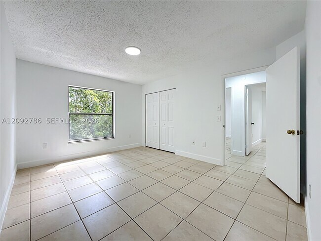 Building Photo - 4362-4364 Azora Rd