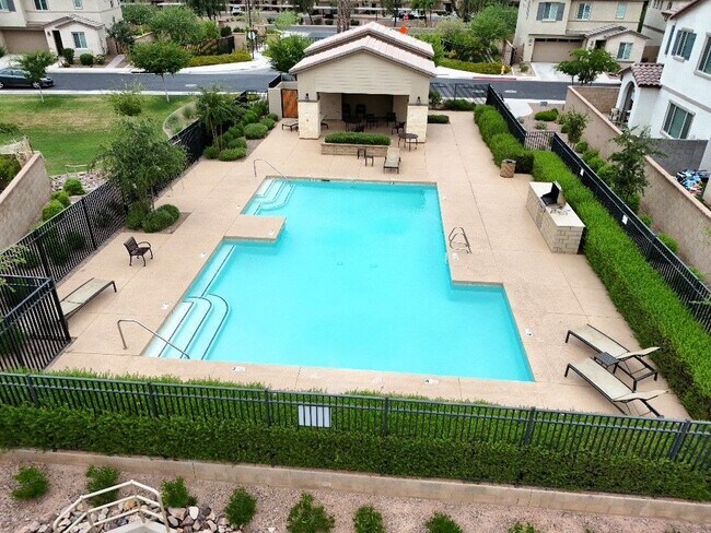 Building Photo - A luxe home in the heart of Chandler