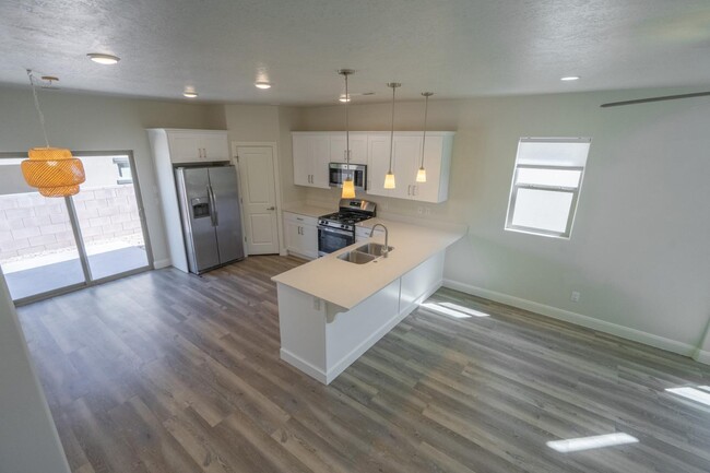Building Photo - 548 N 550 W