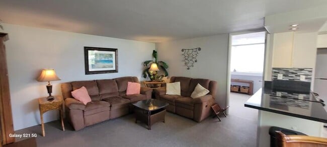 Building Photo - 84 Pukihae St