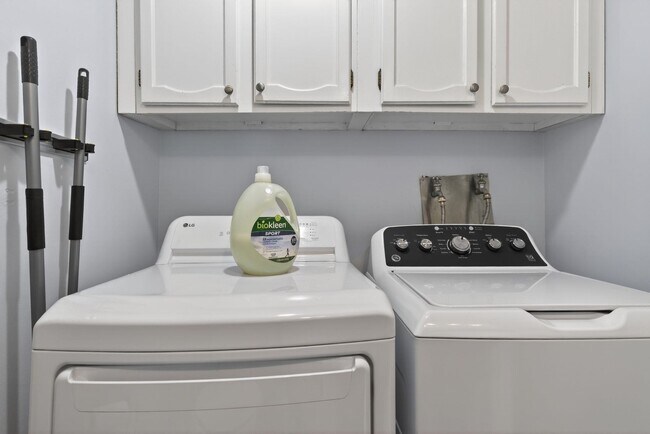 Building Photo - 9 Pine Meadows Dr