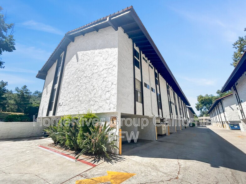Building Photo - 31569 Lindero Canyon Rd
