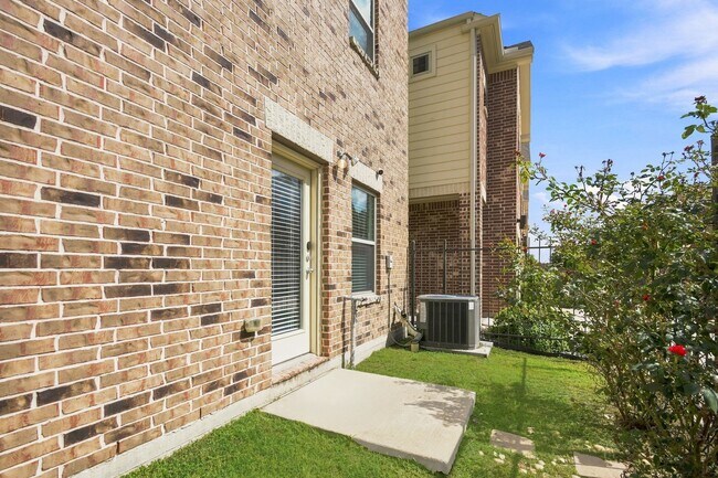 Building Photo - 11518 Main Cypress Dr