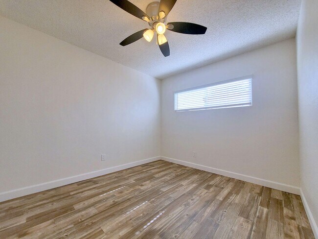 Building Photo - Rosewood Villas: 2 Bedrooms, 1 Bathroom - ...