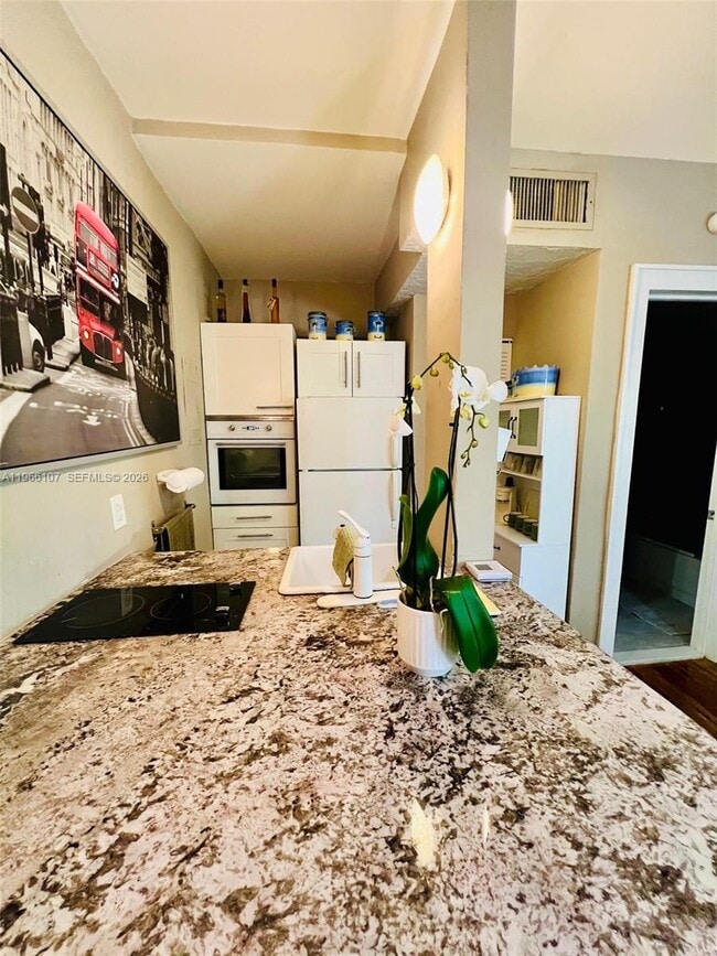 Building Photo - 536 14th St