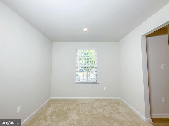 Building Photo - 72 Caswell Dr