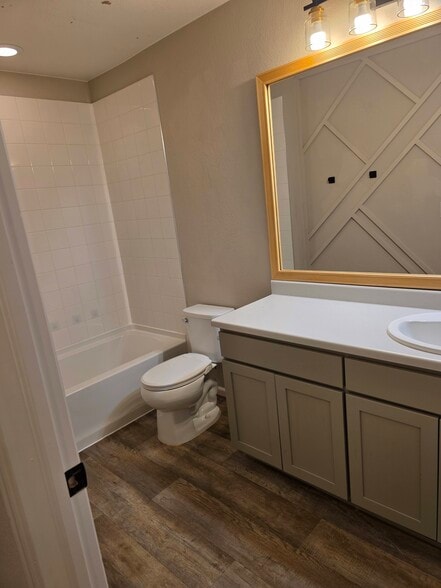 Upstairs 2nd bathroom - 16078 E Elk Dr