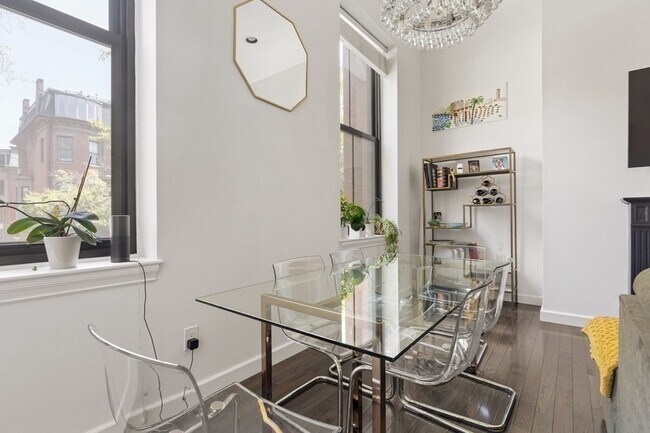 Building Photo - 130 Appleton St