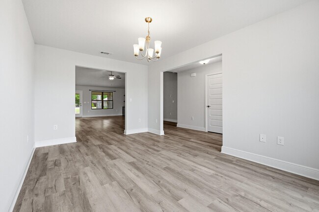 Building Photo - 5810 Crestlake Dr
