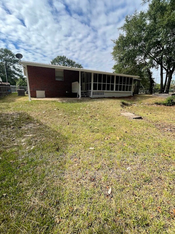 Building Photo - 4905 Wellborn Dr