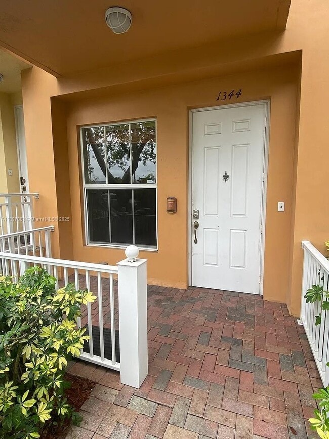 Building Photo - 1344 SW 2nd Ct