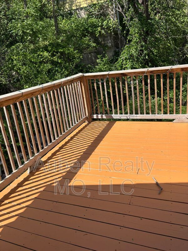 Building Photo - 507 Henrie Ave