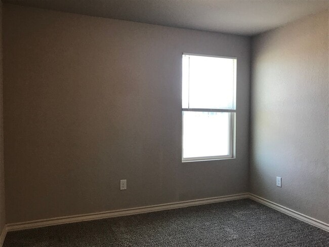 Building Photo - Town home for rent