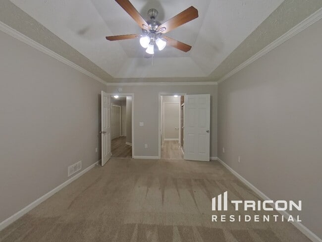 Building Photo - 714 Manor Ridge Dr