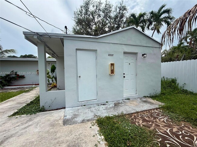 Building Photo - 2237 Wilson St
