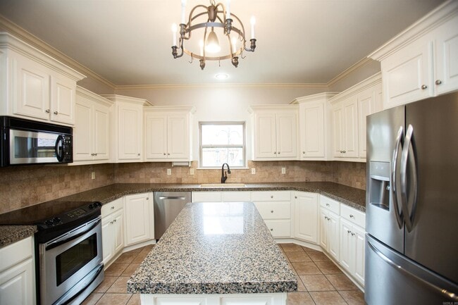 Building Photo - 2601 Sweetgrass Dr