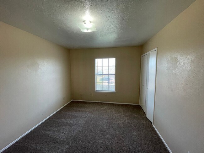 Building Photo - Perfect Home for you!