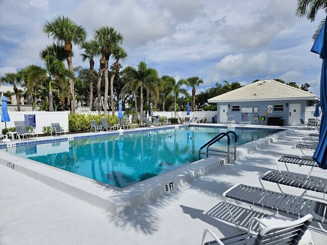 Building Photo - Gorgeous Seasonal Short-Term 2 Bedroom 2 Bathroom 2nd Floor Condo with Golf Transfer at Farmingto...