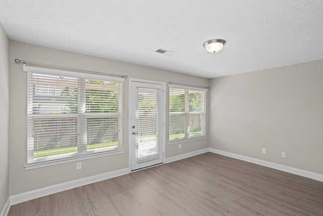 Building Photo - 1075 Campbell Ave