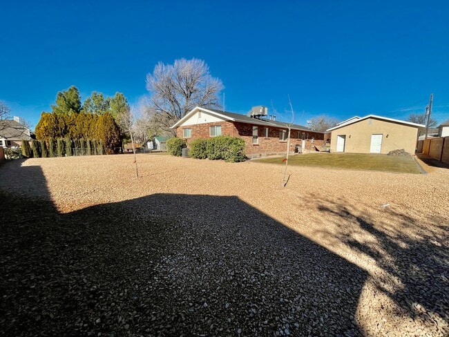 Building Photo - 3-BR Basement Duplex in Santa Clara
