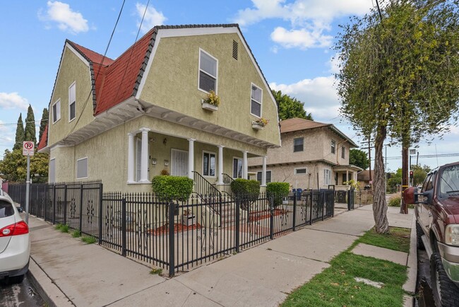 Building Photo - 2125 Mozart St