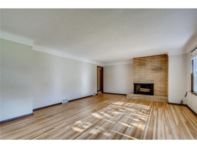Building Photo - 7428 16th Ave S
