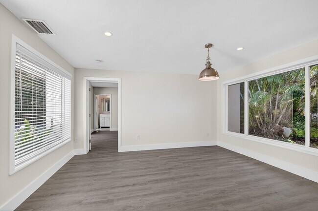 Building Photo - 954 SE 7th St