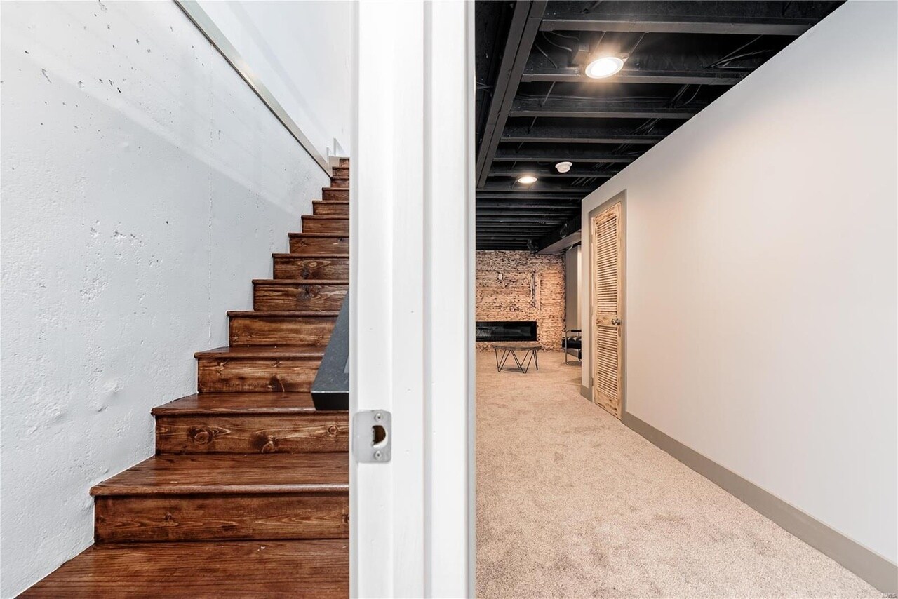 Building Photo - 4319 Hunt Ave
