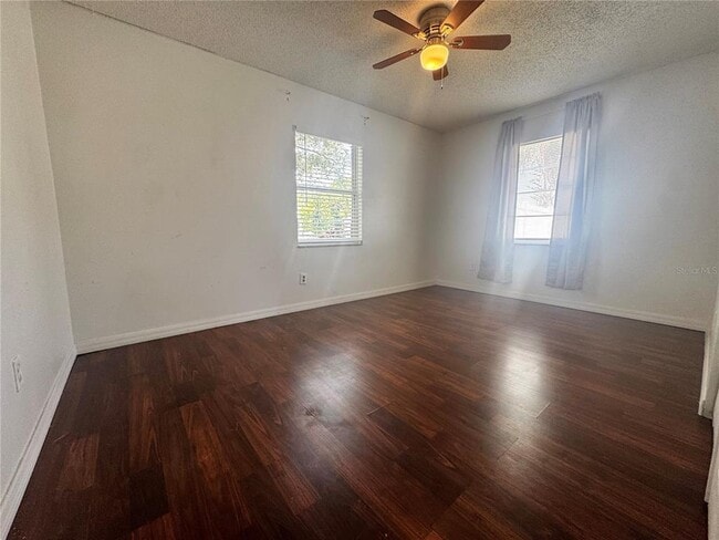 Building Photo - 719 N Lavon Ave