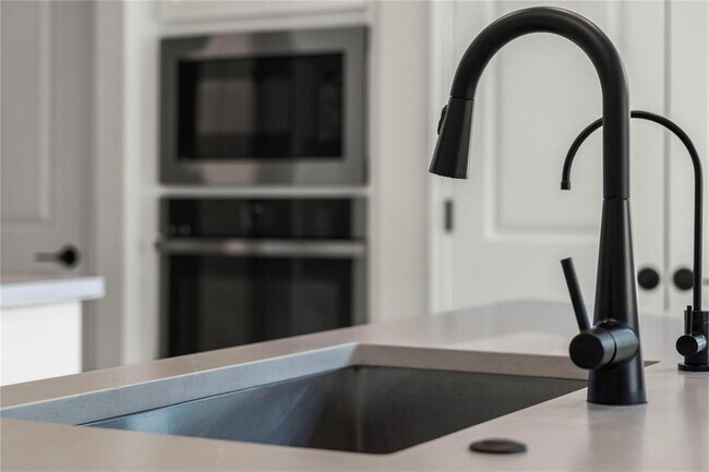 Building Photo - 1128 Villa Rialto View