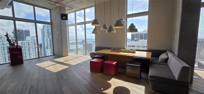 Building Photo - 151 SE 1st St