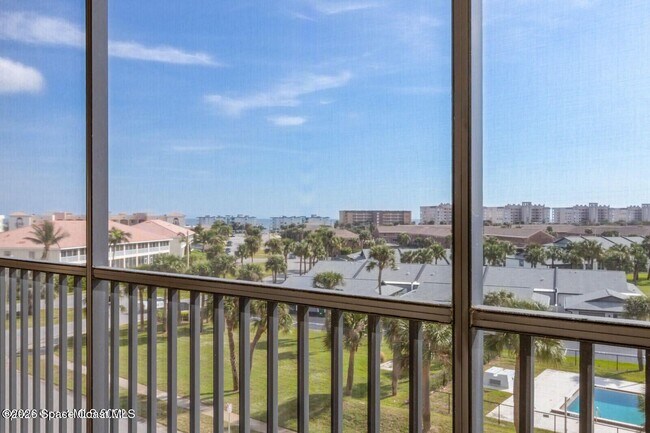 Building Photo - 520 Palm Springs Blvd