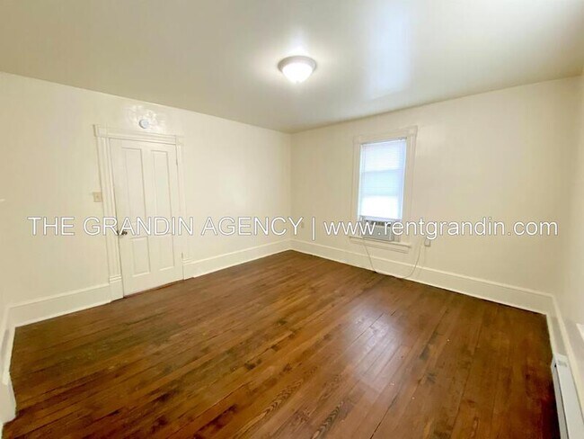 Building Photo - 909 13th St SE