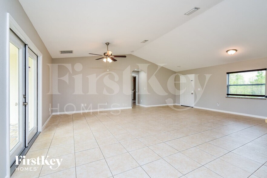Building Photo - 5123 White Ave