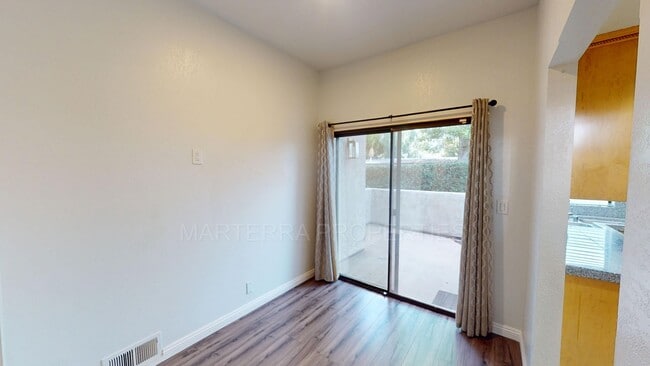 Building Photo - Beautiful 2 Bedroom Home in Costa Mesa