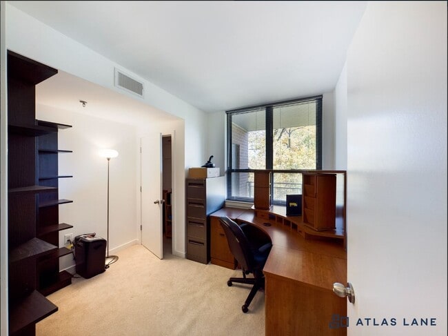 Building Photo - Professionally Managed, 2 Bedroom  1  Bathroom  Condo // Cleveland Park// Amenity Rich Condo