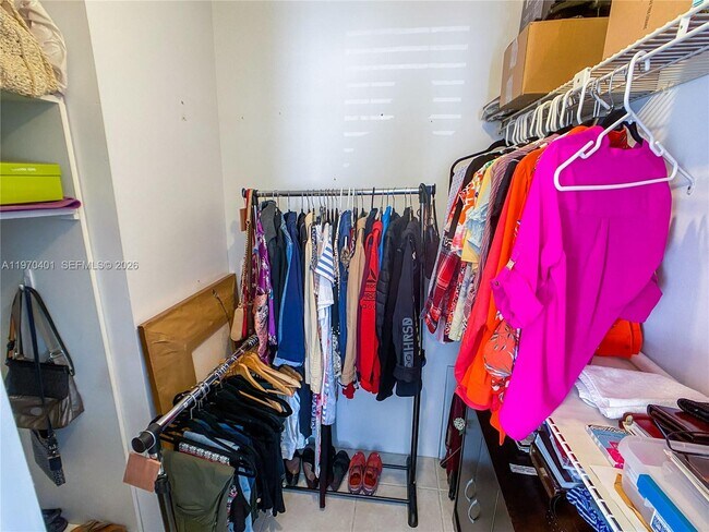 Building Photo - 956 Mockingbird Ln