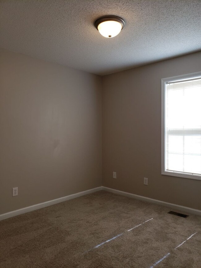 Building Photo - Come home to Serenity - 3 bedroom 2 bathro...