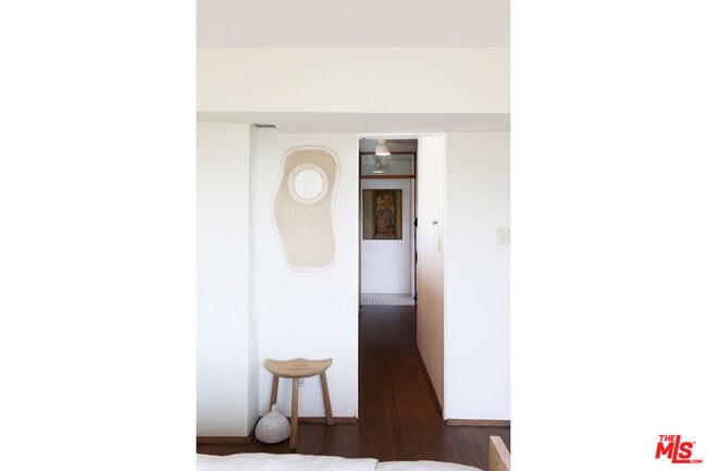 Building Photo - 1811 Edgecliffe Dr