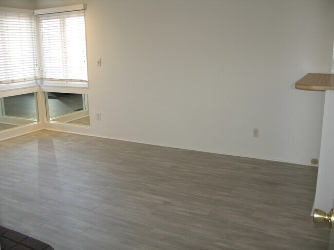 Building Photo - 1401 W Balboa Blvd