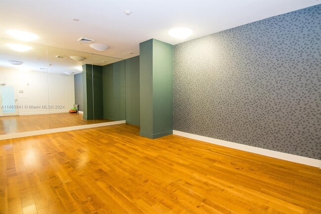 Building Photo - 600 NE 27th St